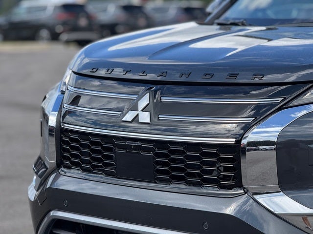 2025 Mitsubishi Outlander Base