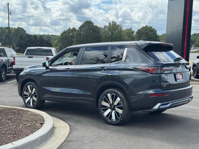 2025 Mitsubishi Outlander Base