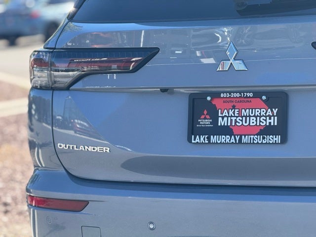 2025 Mitsubishi Outlander Base