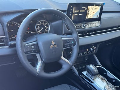 2025 Mitsubishi Outlander Base