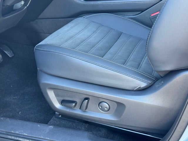 2025 Mitsubishi Outlander Base