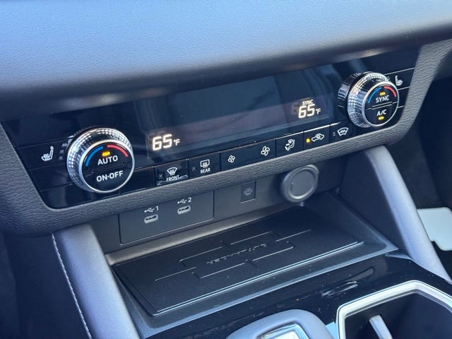 2025 Mitsubishi Outlander Base