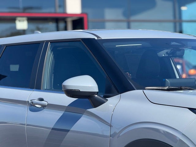 2025 Mitsubishi Outlander Base