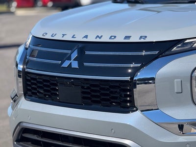 2025 Mitsubishi Outlander Base