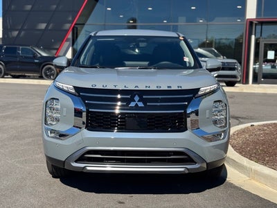 2025 Mitsubishi Outlander Base