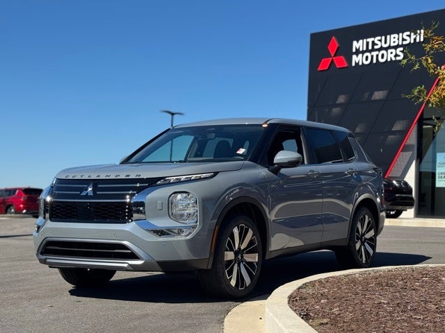 2025 Mitsubishi Outlander Base
