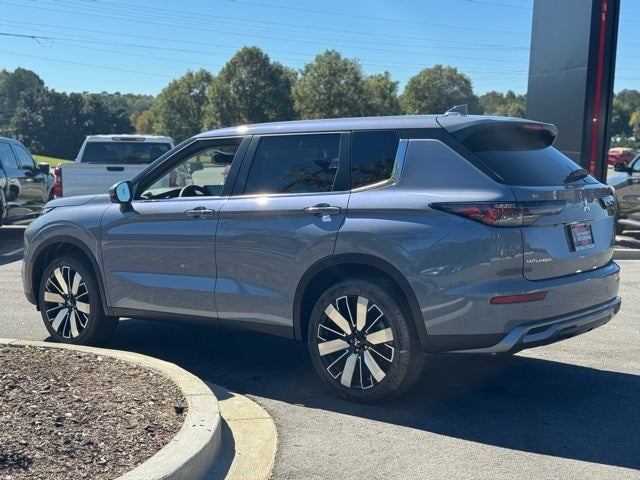 2025 Mitsubishi Outlander Base