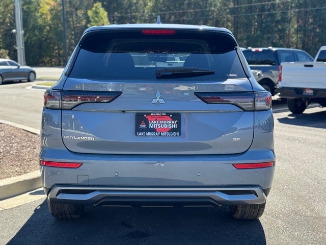 2025 Mitsubishi Outlander Base