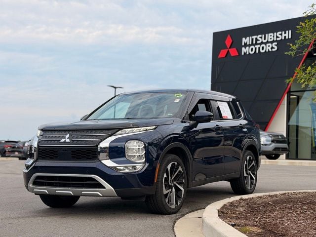 2024 Mitsubishi Outlander Base