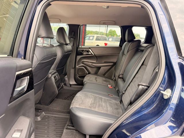 2024 Mitsubishi Outlander Base