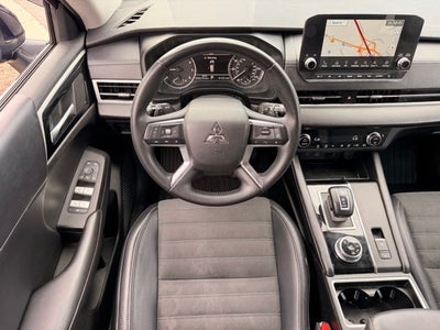 2024 Mitsubishi Outlander Base