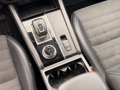 2024 Mitsubishi Outlander Base