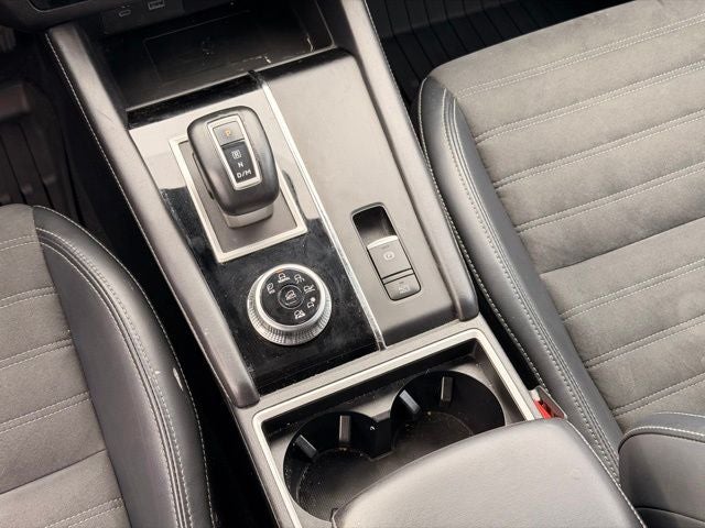 2024 Mitsubishi Outlander Base