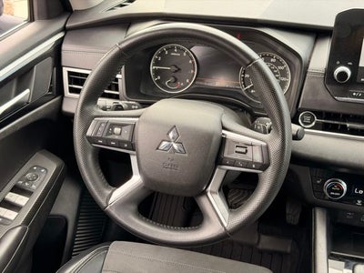 2024 Mitsubishi Outlander Base