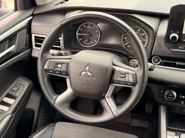2024 Mitsubishi Outlander Base
