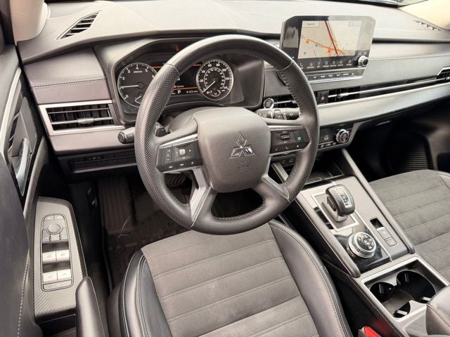 2024 Mitsubishi Outlander Base