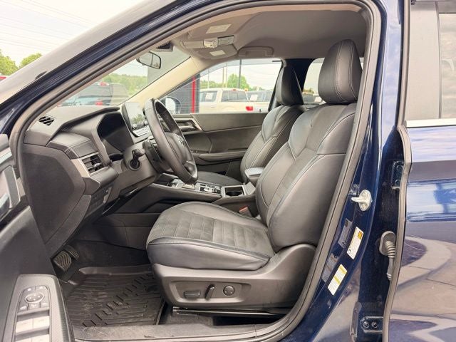 2024 Mitsubishi Outlander Base