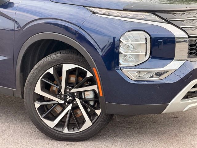 2024 Mitsubishi Outlander Base