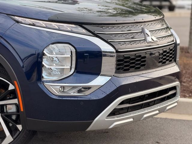 2024 Mitsubishi Outlander Base