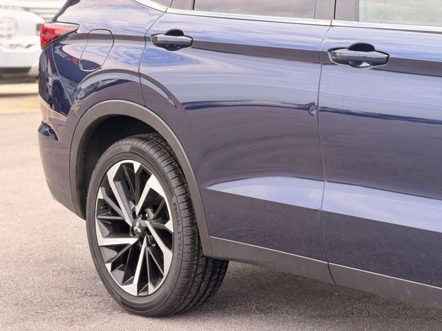 2024 Mitsubishi Outlander Base