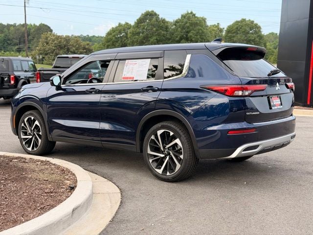 2024 Mitsubishi Outlander Base