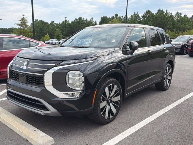 2025 Mitsubishi Outlander Base