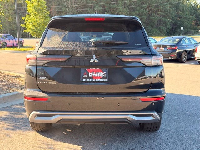2025 Mitsubishi Outlander Base