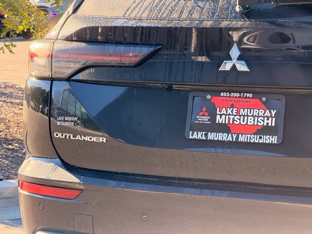 2025 Mitsubishi Outlander Base