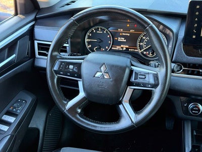 2025 Mitsubishi Outlander Base