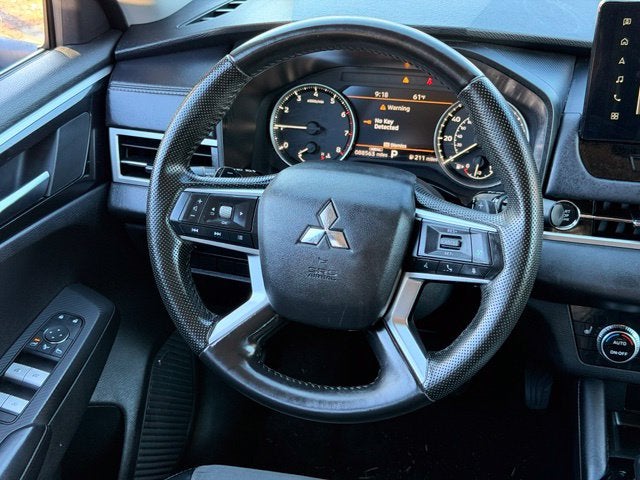 2025 Mitsubishi Outlander Base