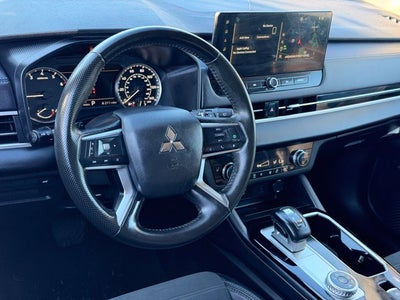 2025 Mitsubishi Outlander Base
