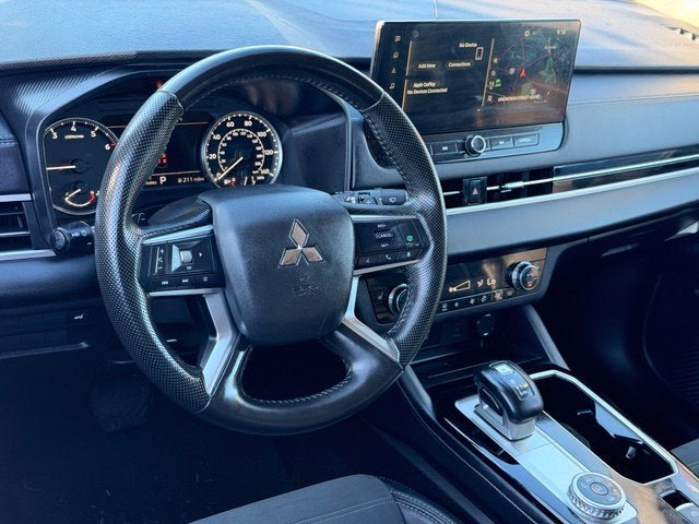 2025 Mitsubishi Outlander Base