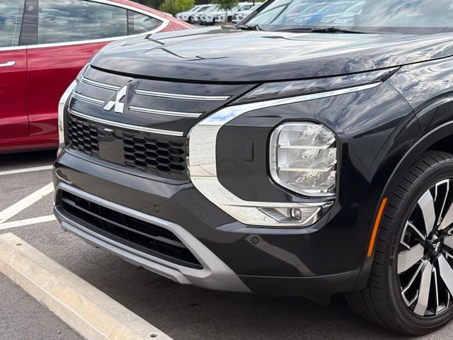 2025 Mitsubishi Outlander Base