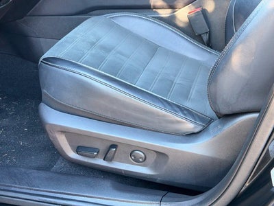 2025 Mitsubishi Outlander Base