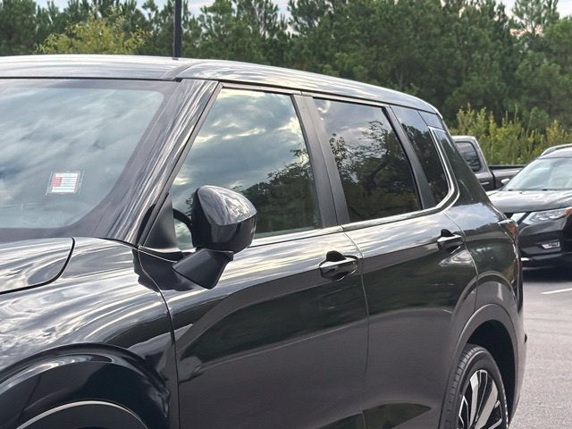 2025 Mitsubishi Outlander Base