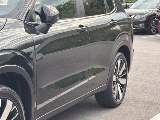 2025 Mitsubishi Outlander Base