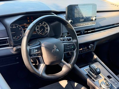 2024 Mitsubishi Outlander SE