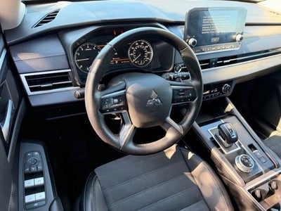 2024 Mitsubishi Outlander SE