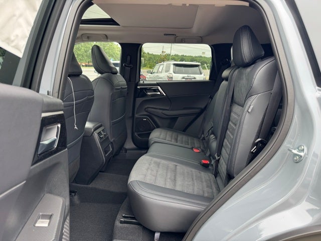 2025 Mitsubishi Outlander SE