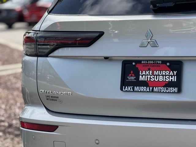 2025 Mitsubishi Outlander Base