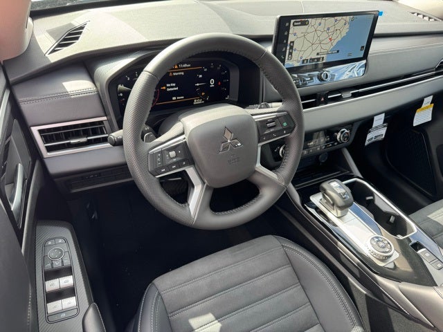 2025 Mitsubishi Outlander Base