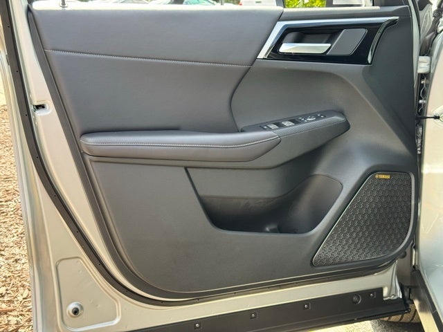 2025 Mitsubishi Outlander Base