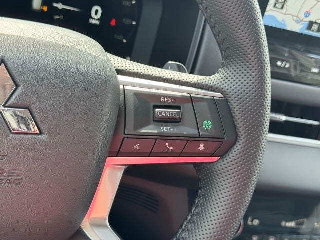 2025 Mitsubishi Outlander Base