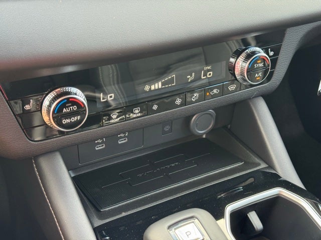 2025 Mitsubishi Outlander Base