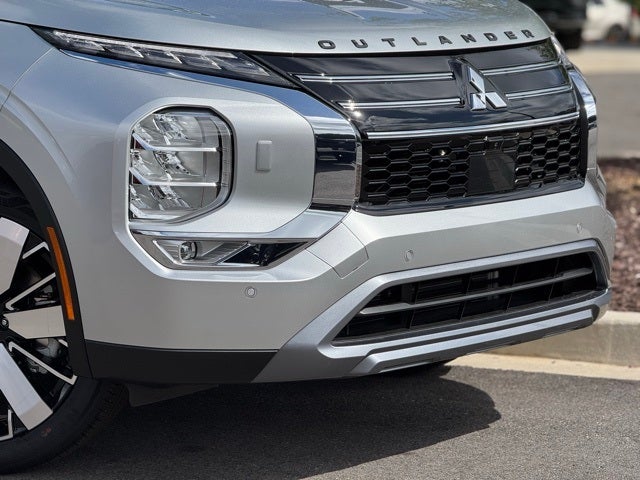 2025 Mitsubishi Outlander Base