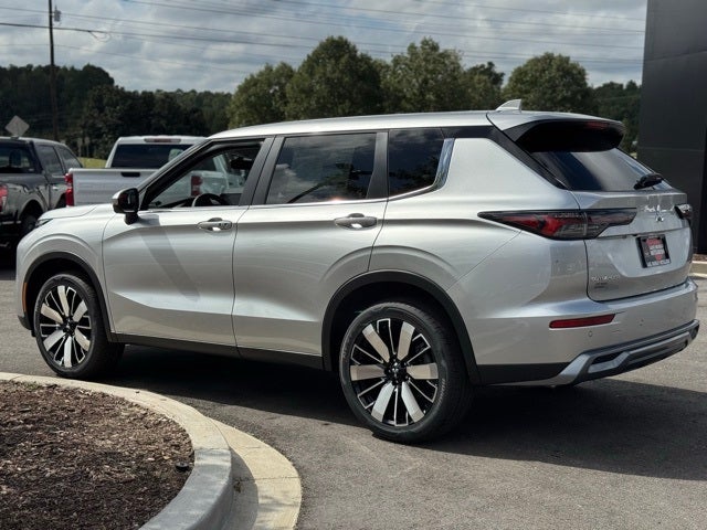 2025 Mitsubishi Outlander Base