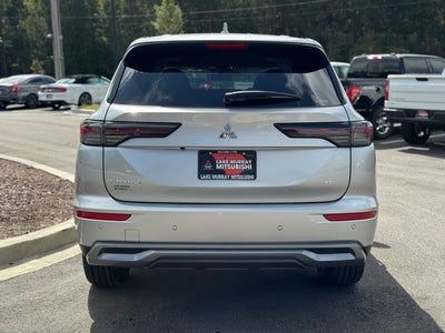 2025 Mitsubishi Outlander Base