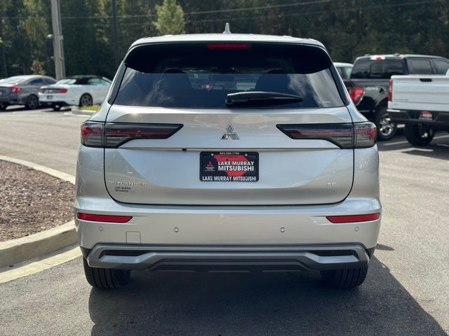 2025 Mitsubishi Outlander Base