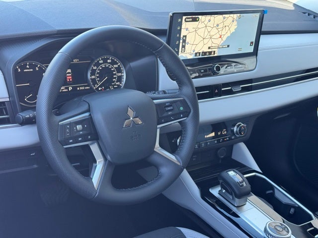 2025 Mitsubishi Outlander Base