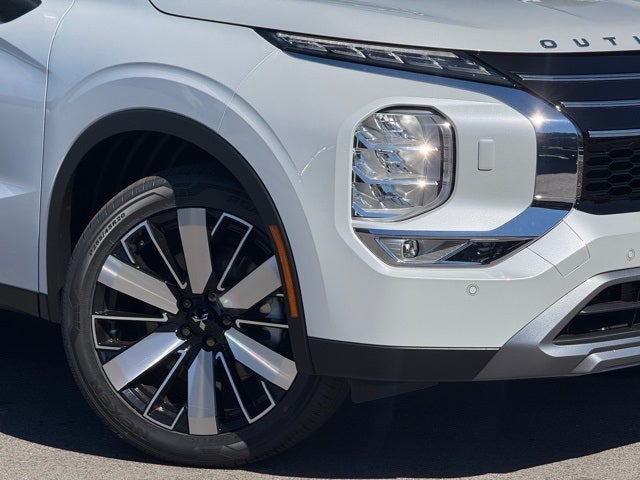 2025 Mitsubishi Outlander Base